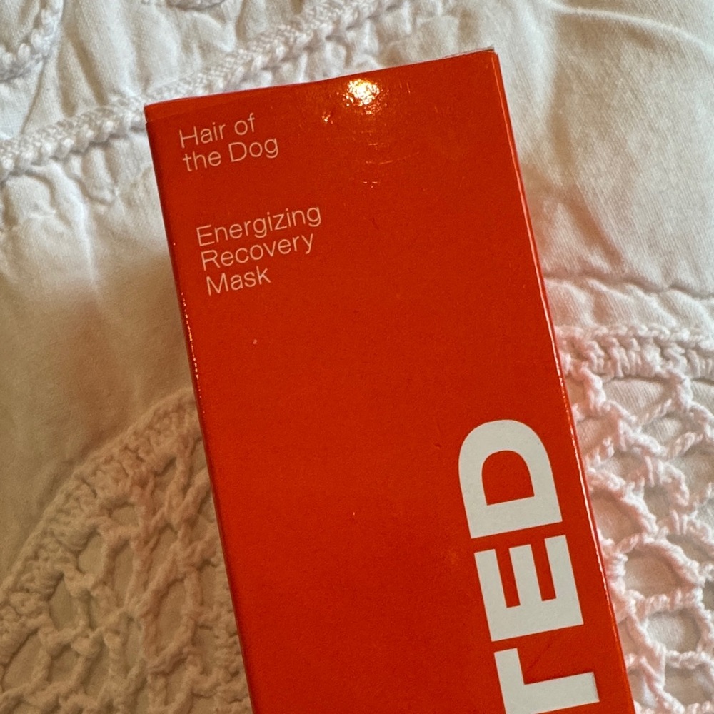 Red Energizing Recovery Mask - Picture 2 of 4